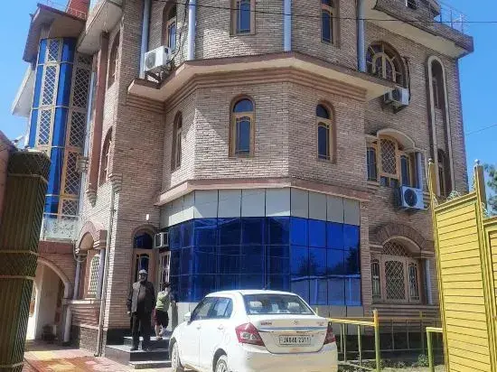 Шринагар: Bashaw Residency, Top Rated Family Guest House Near Srinagar Airport