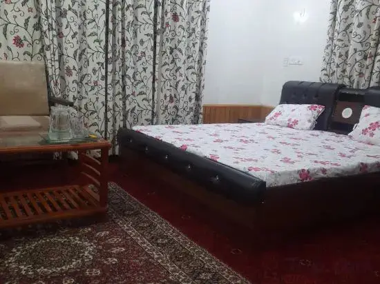 Шринагар: Bashaw Residency, Top Rated Family Guest House Near Srinagar Airport