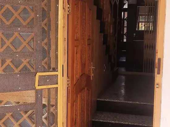 Шринагар: Bashaw Residency, Top Rated Family Guest House Near Srinagar Airport