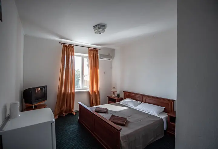Саки: Elit otel'