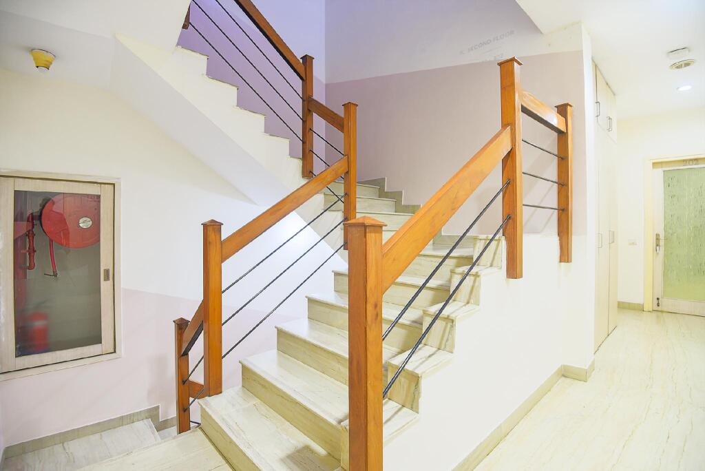 Гуруграм: Caves Serviced Apartments Gurgaon