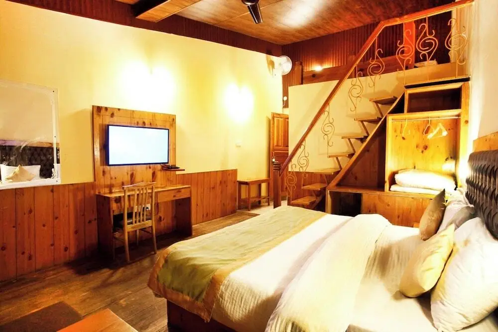 Раникхет: Nature's Valley Resort Kausani