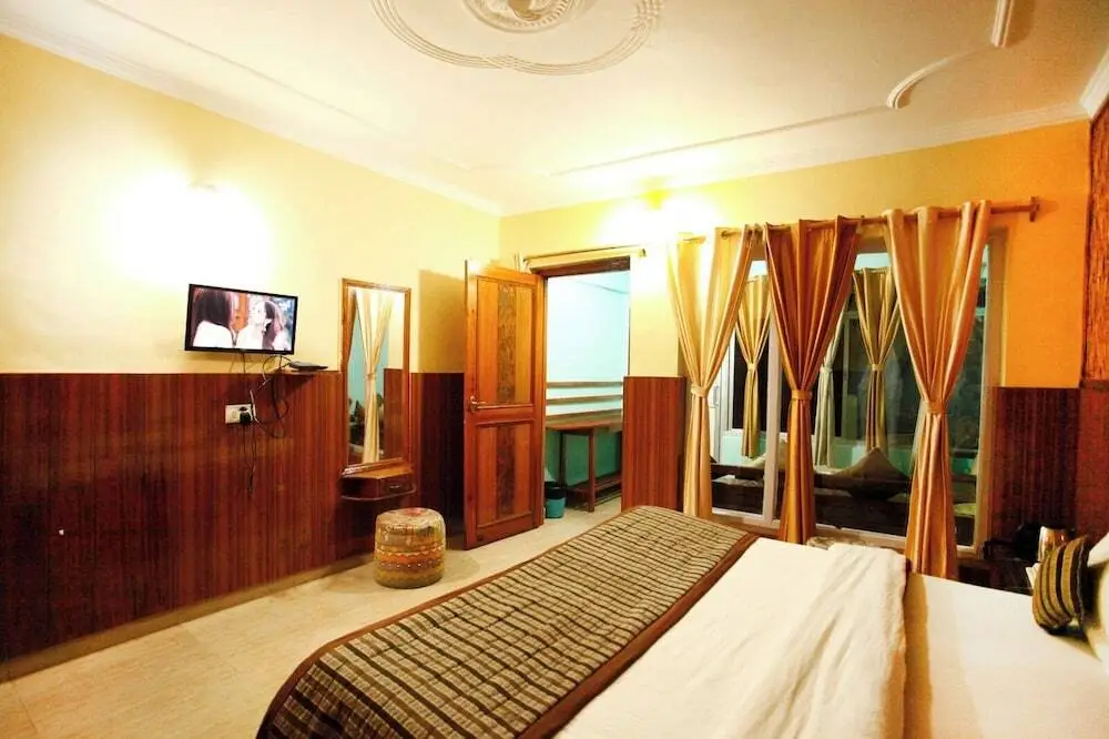 Раникхет: Nature's Valley Resort Kausani