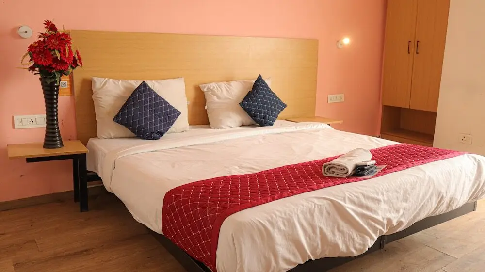 Нойда: Hotel Noida Grand 121