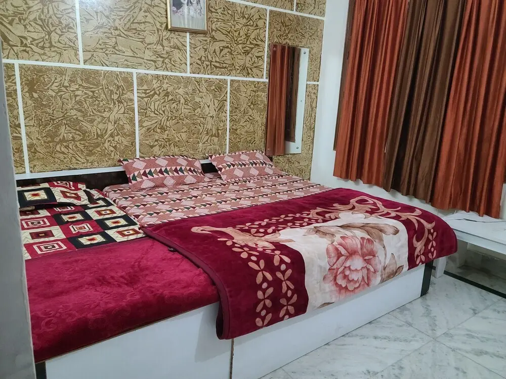 Вриндаван: Roomshala 153 Hotel Krishnashrya