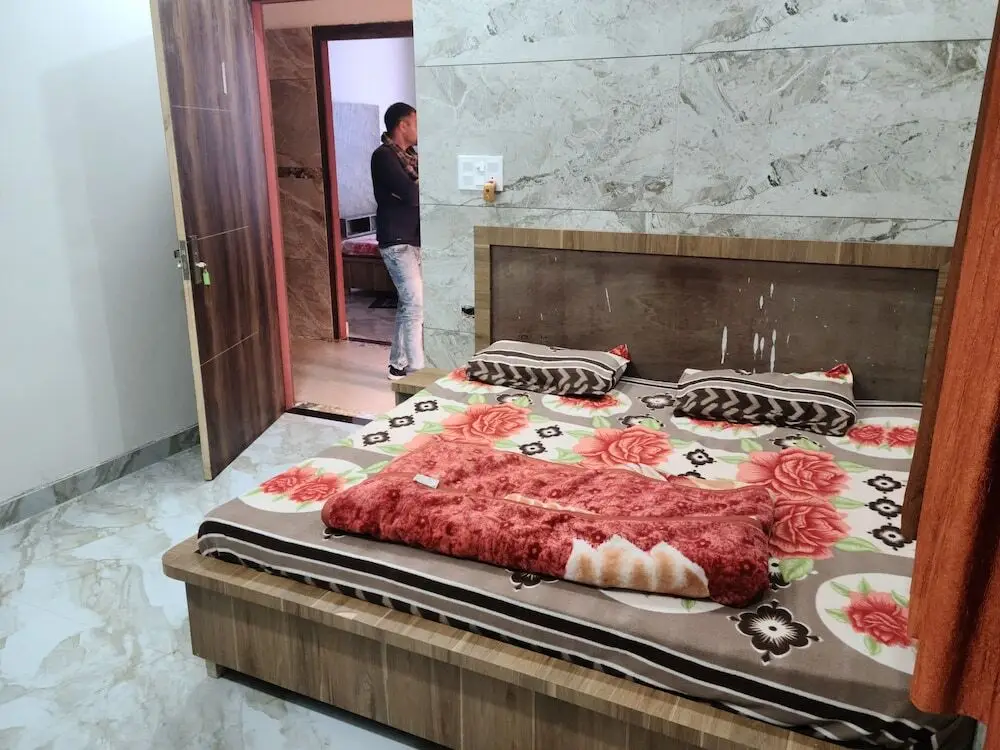 Вриндаван: Roomshala 153 Hotel Krishnashrya