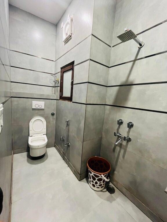 Нью-Дели: Roomshala 152 Hotel Sukoon