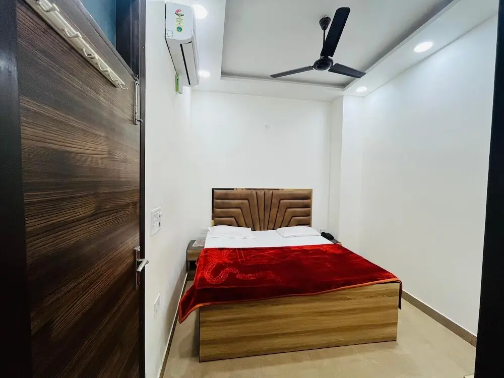 Нью-Дели: Roomshala 152 Hotel Sukoon