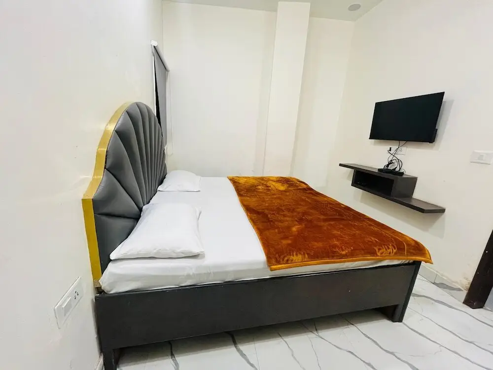 Нью-Дели: Roomshala 152 Hotel Sukoon