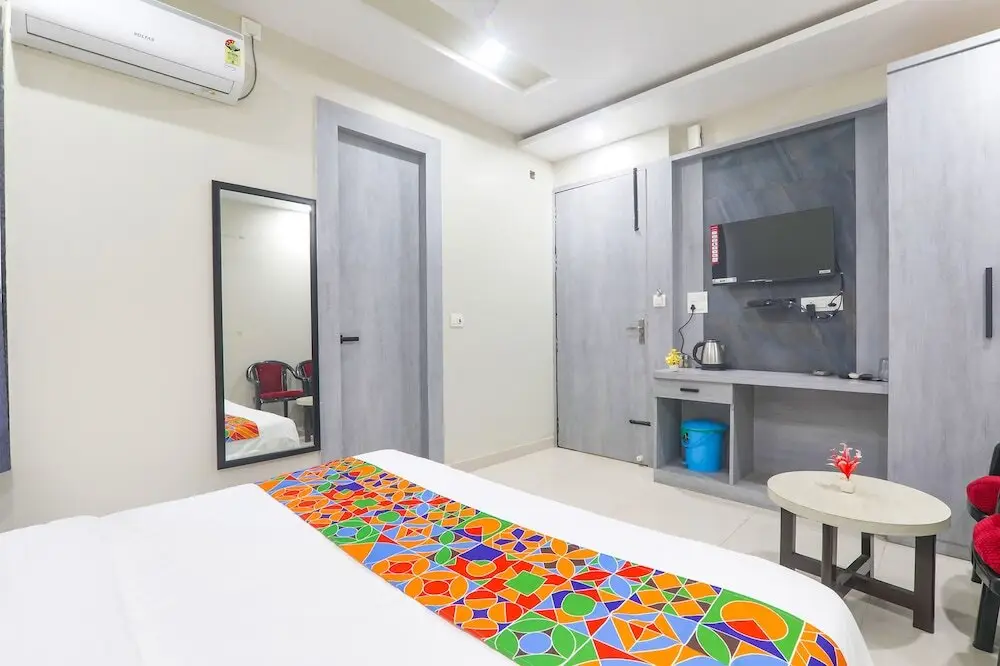 Лакхнау: Fabexpress Grand Inn I