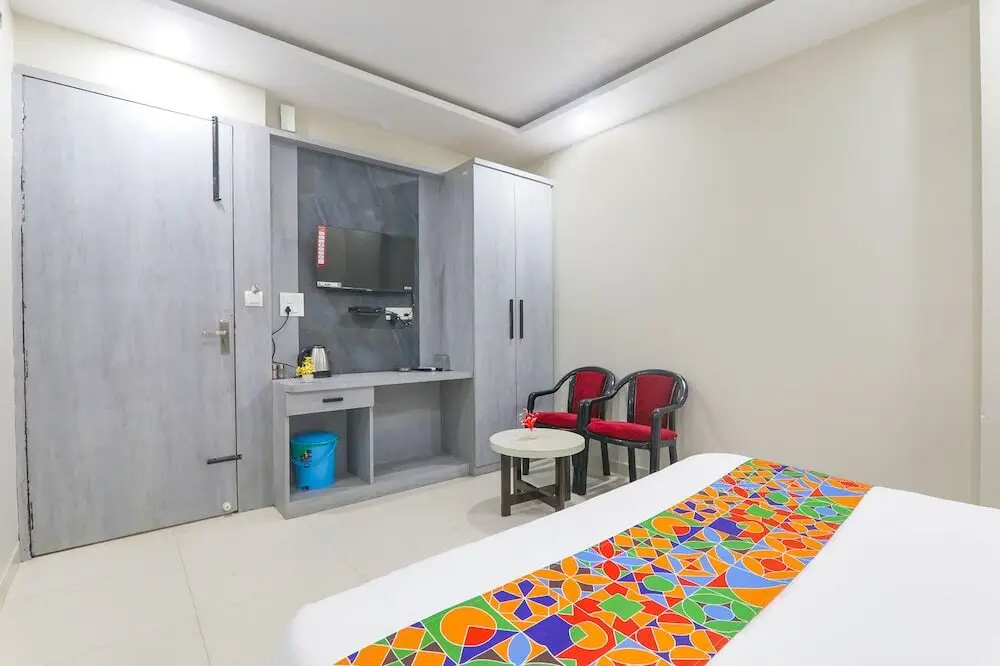 Лакхнау: Fabexpress Grand Inn I