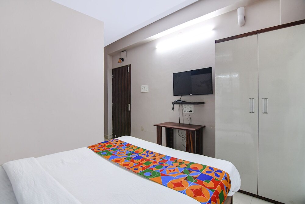 Колката: Fabhotel White House I