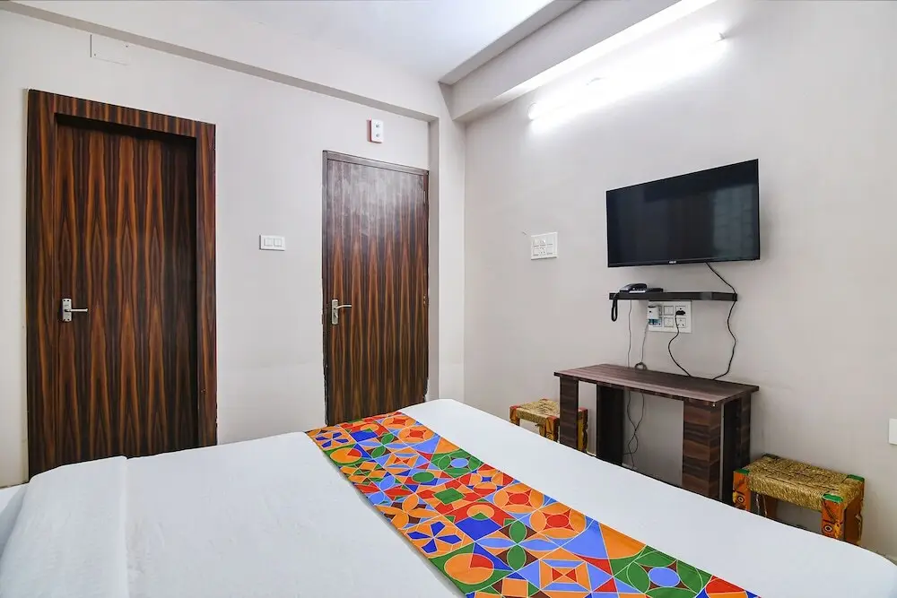 Колката: Fabhotel White House I