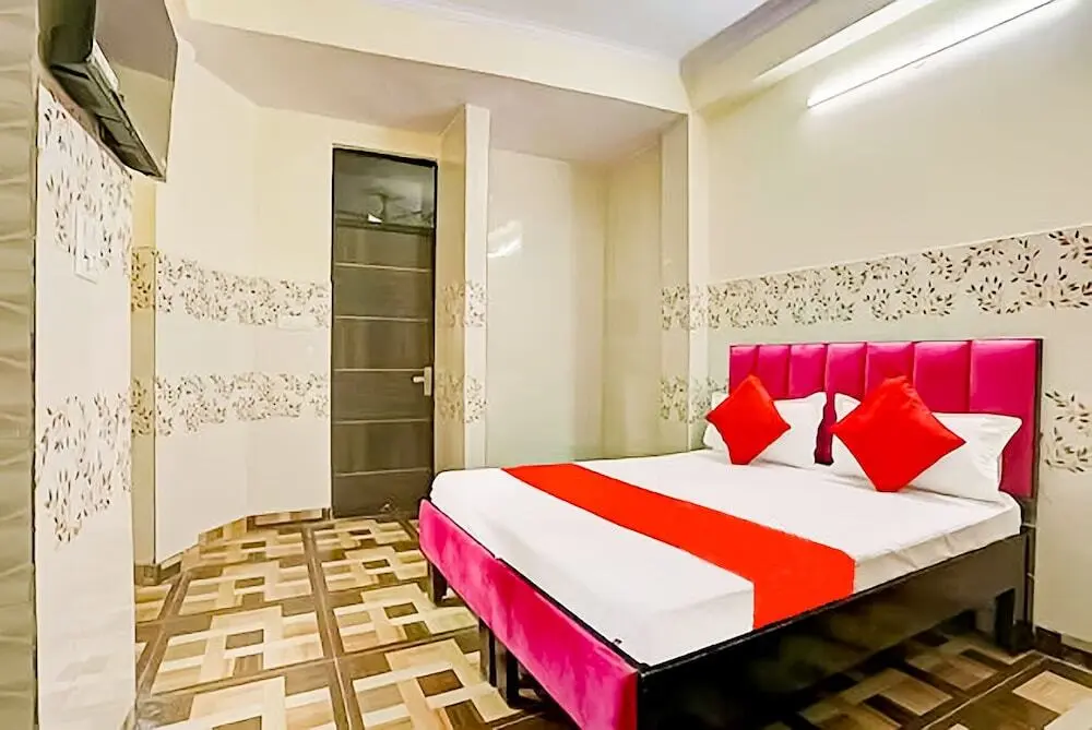 Нью-Дели: Roomshala 164 Hotel Thanks