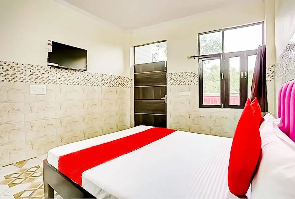 Нью-Дели: Roomshala 164 Hotel Thanks