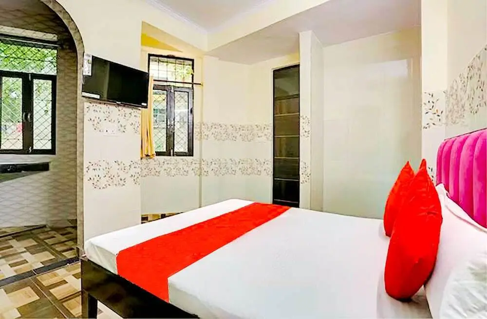 Нью-Дели: Roomshala 164 Hotel Thanks