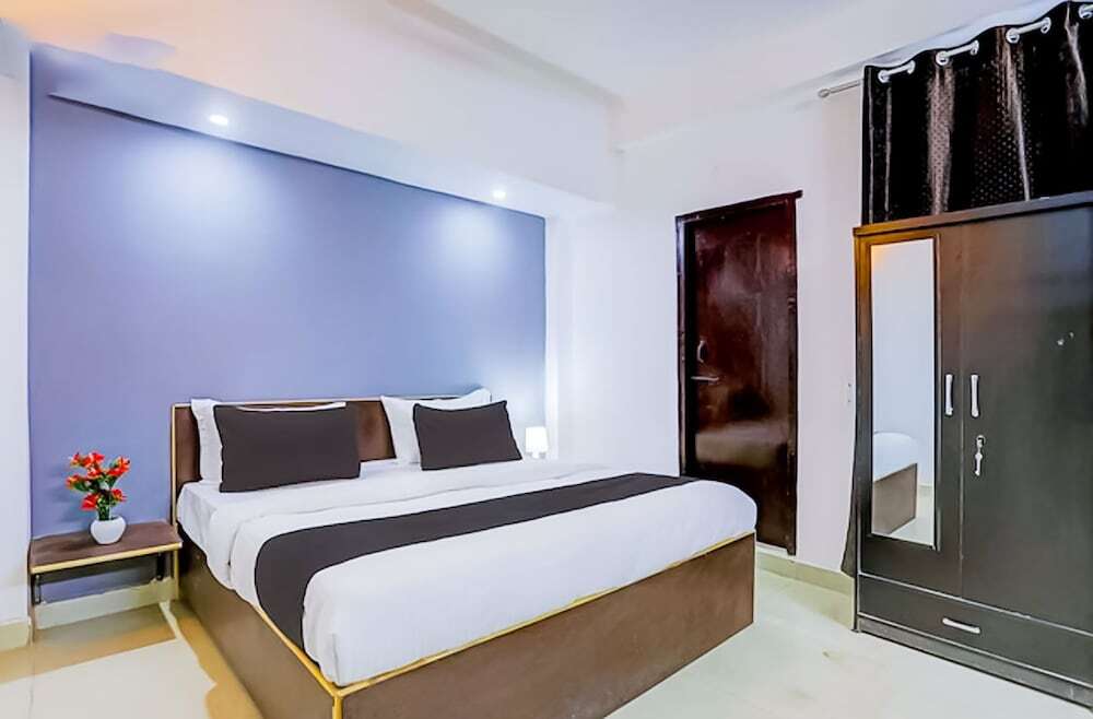 Нойда: Roomshala 154 Hotel Atharv