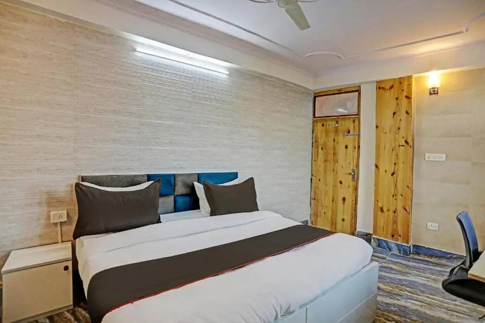 Нойда: Umen Hotel Sector 66