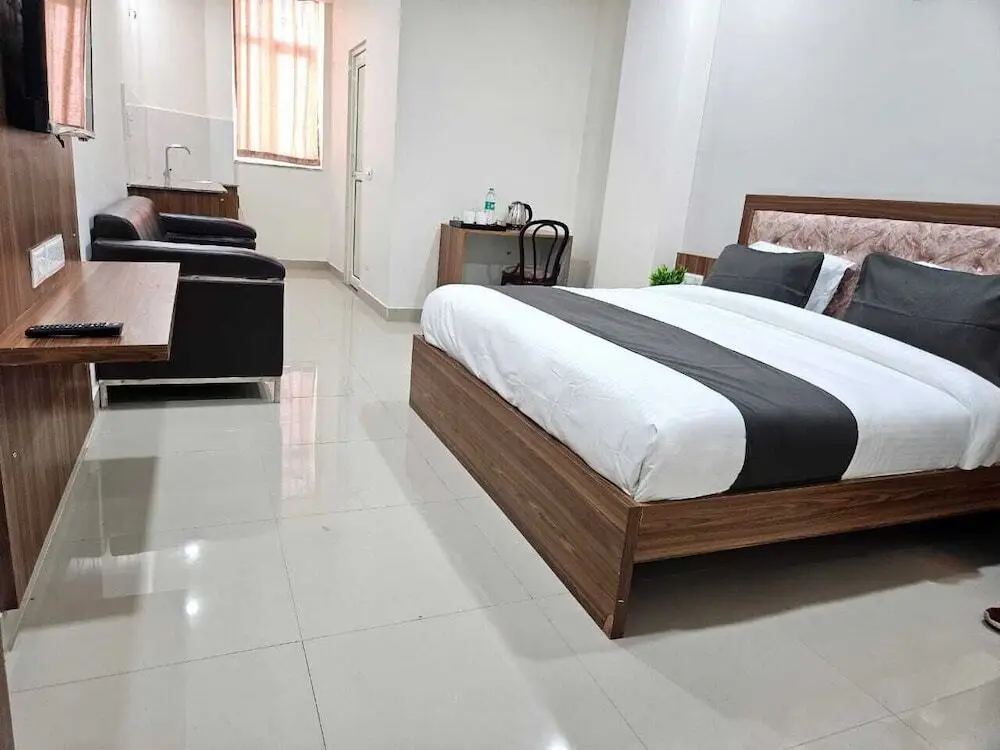 Нойда: Hotel Vistacrest Noida Sector 104