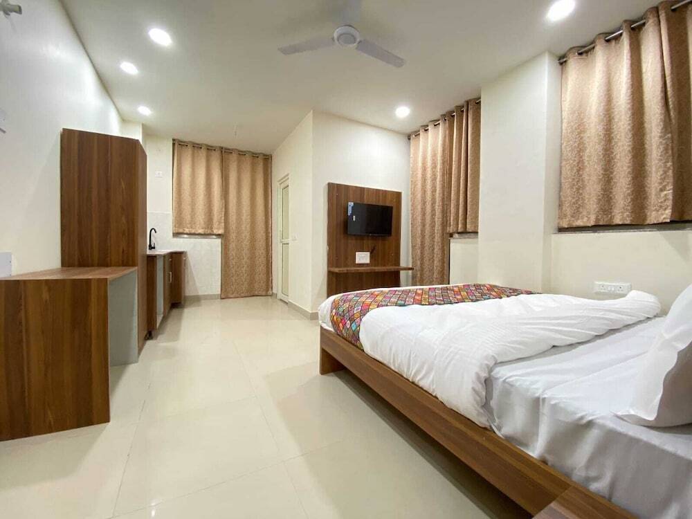 Нойда: Hotel Vistacrest Noida Sector 104