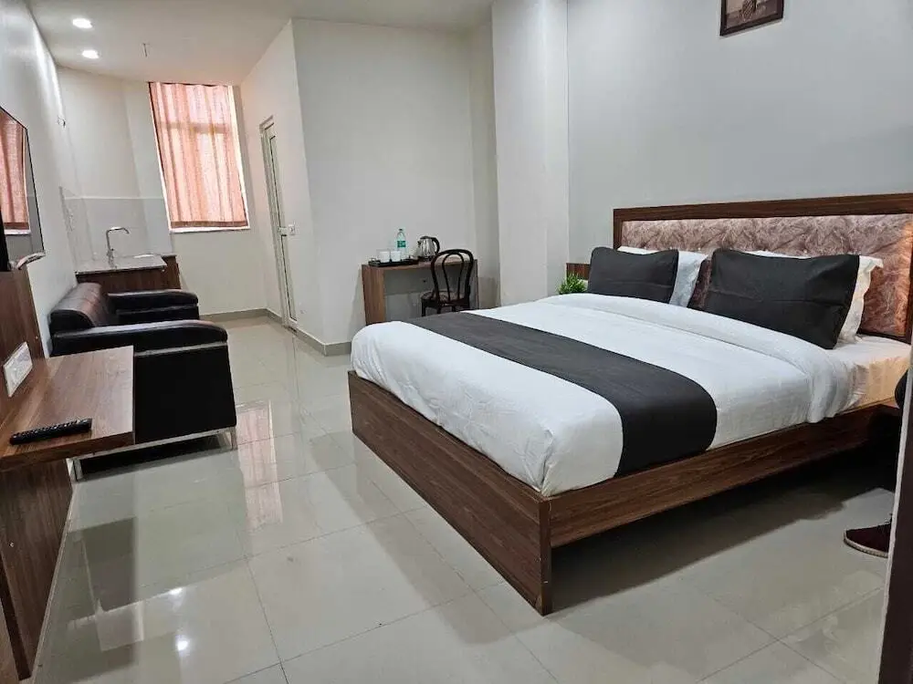Нойда: Hotel Vistacrest Noida Sector 104