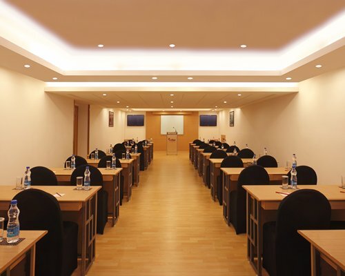 Нью-Дели: Redfox Hotel, New Delhi - 4 Nights, New Delhi, India