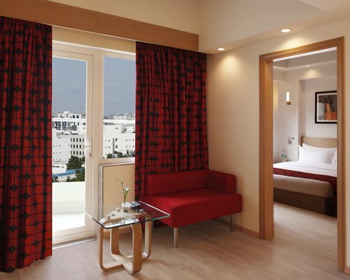 Нью-Дели: Redfox Hotel, New Delhi - 4 Nights, New Delhi, India