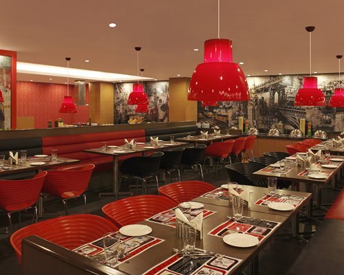 Нью-Дели: Redfox Hotel, New Delhi - 4 Nights, New Delhi, India