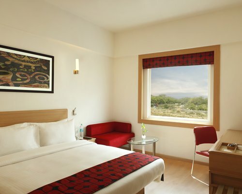 Нью-Дели: Redfox Hotel, New Delhi - 4 Nights, New Delhi, India