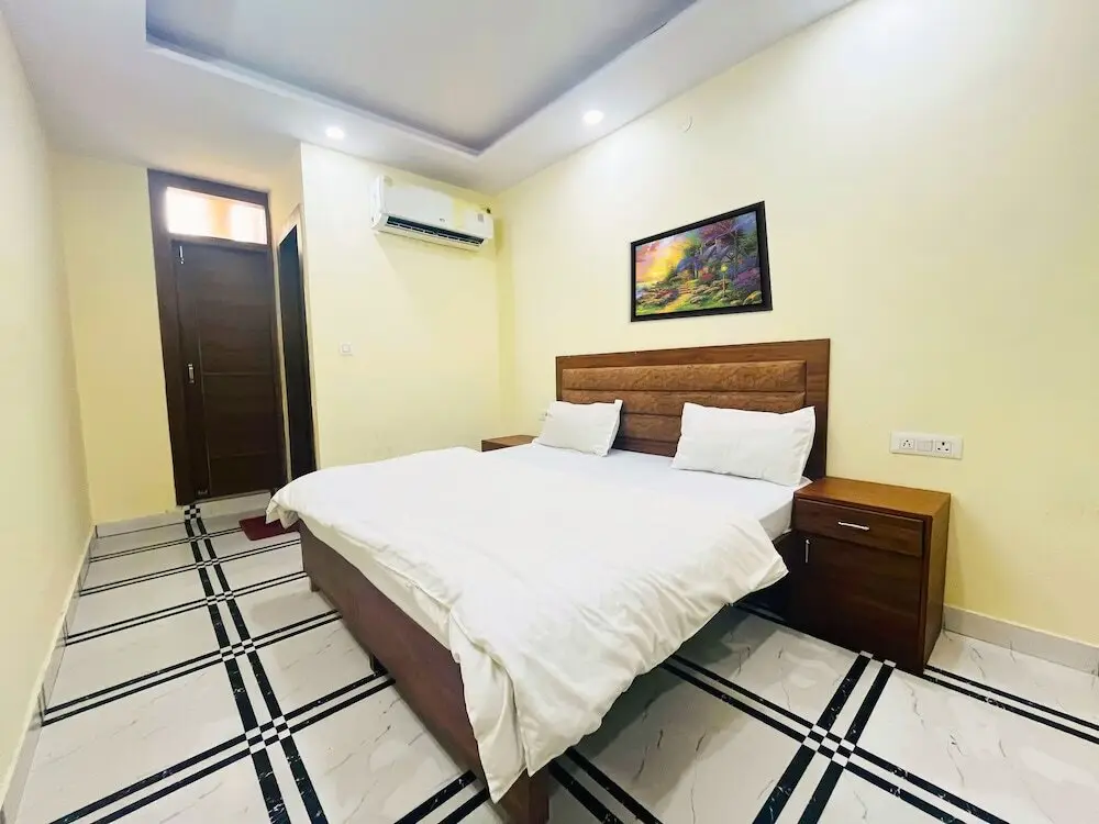 Нью-Дели: Roomshala 168 Startlight Suites