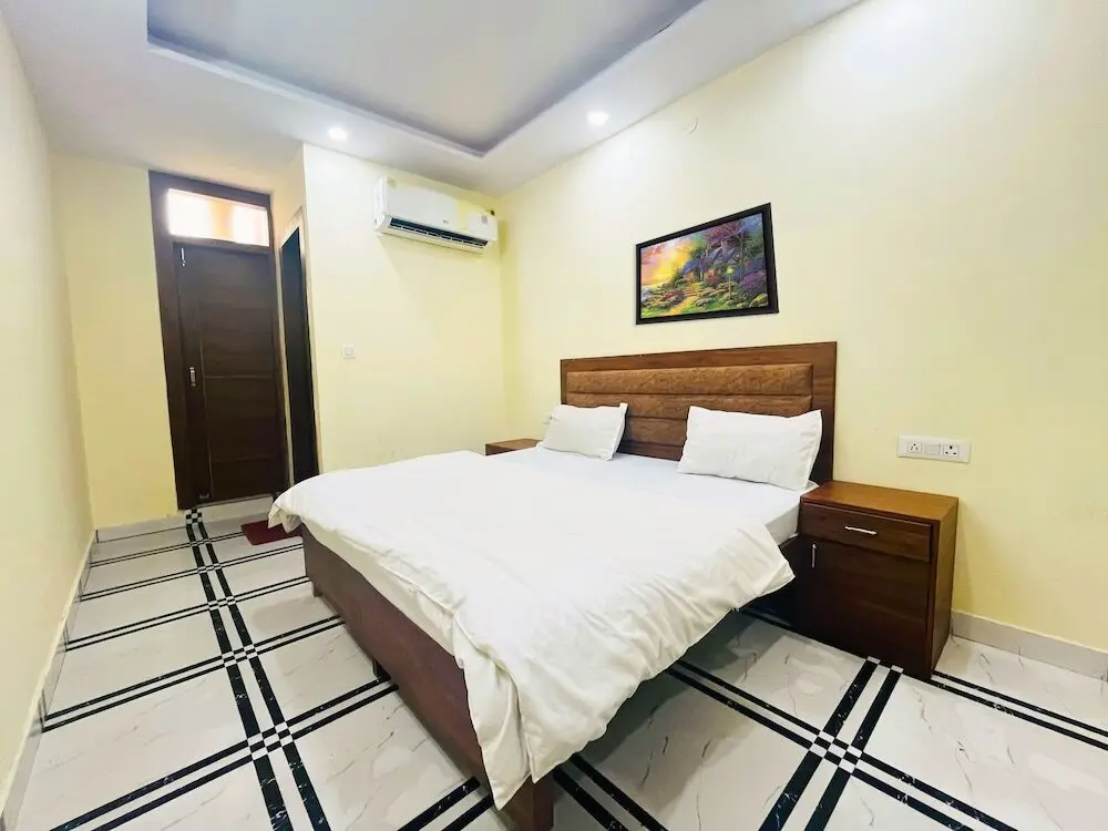 Нью-Дели: Roomshala 168 Startlight Suites