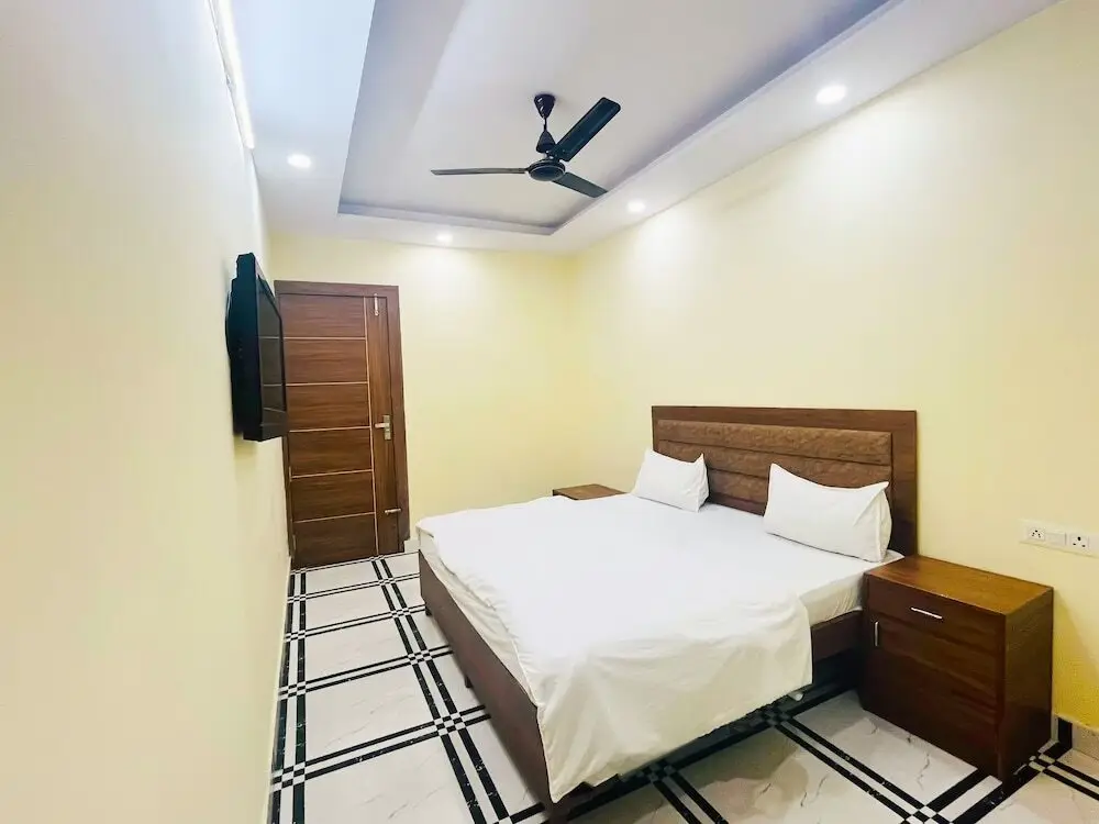 Нью-Дели: Roomshala 168 Startlight Suites