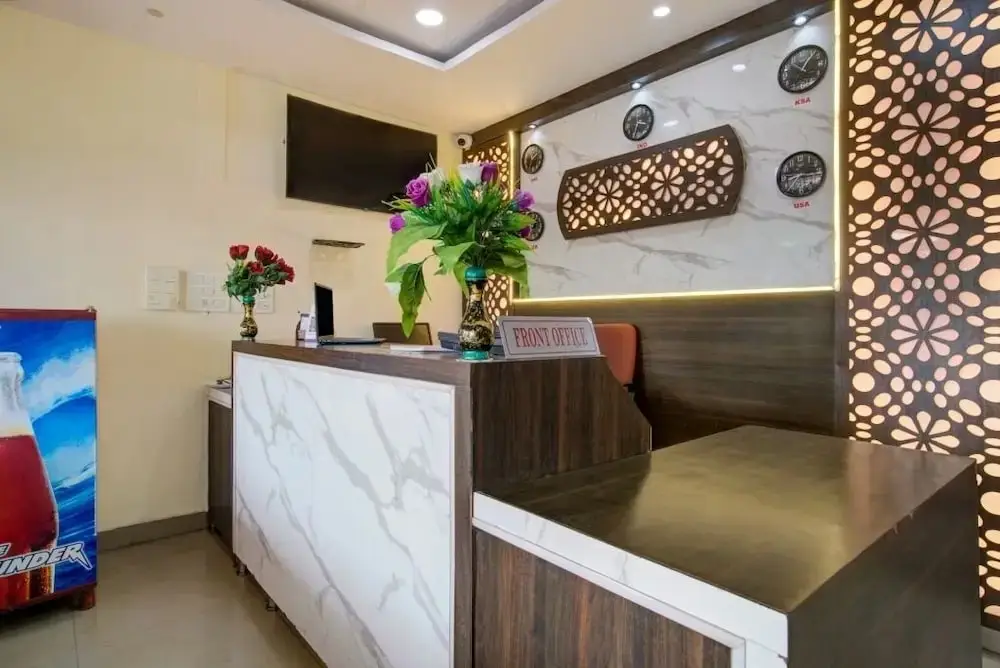 Шамшабад: iROOMZ Hotel Sweekar Suites