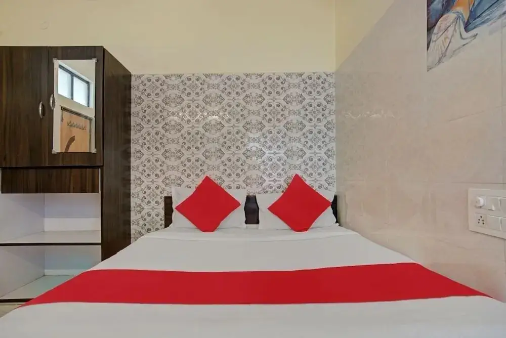 Шамшабад: iROOMZ Hotel Sweekar Suites