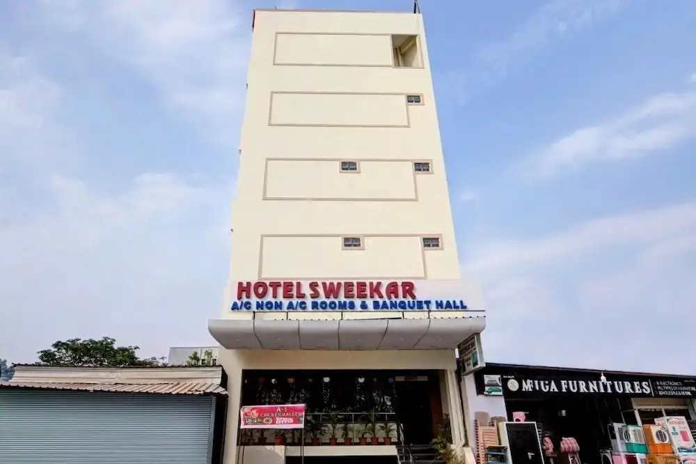 iROOMZ Hotel Sweekar Suites — фото 1