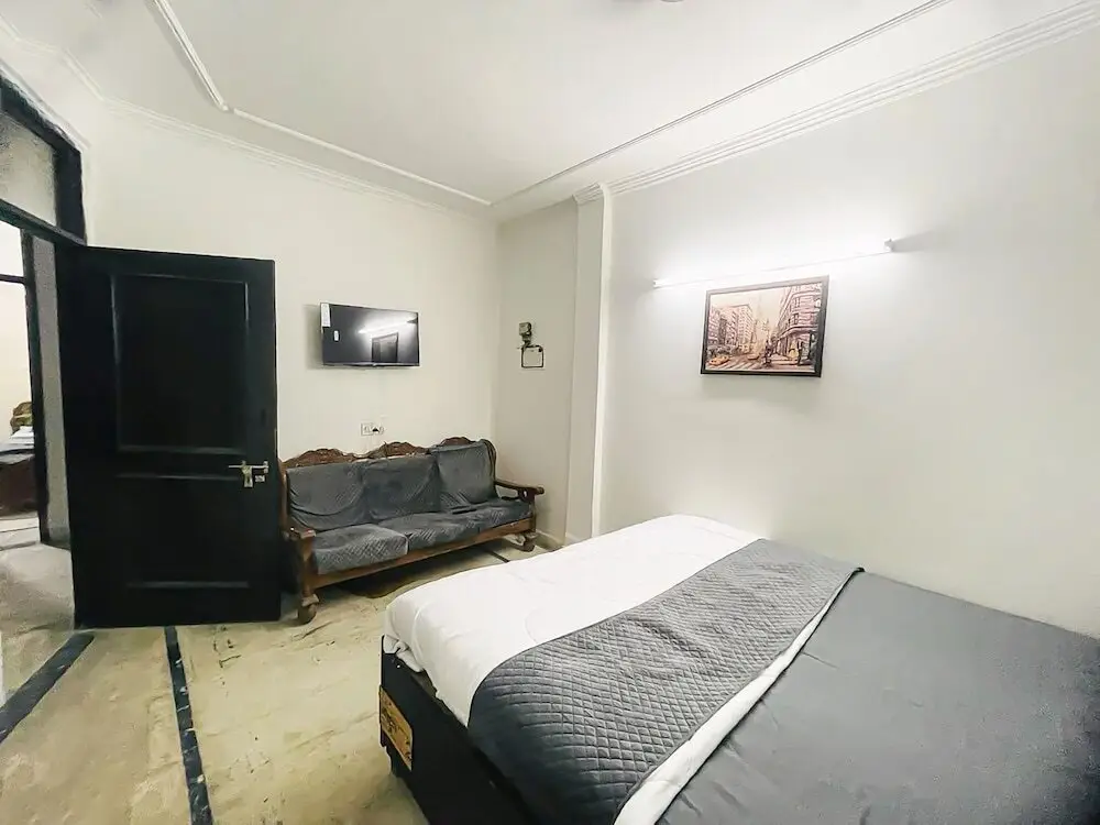 Нью-Дели: Roomshala 170 Hotel Aura