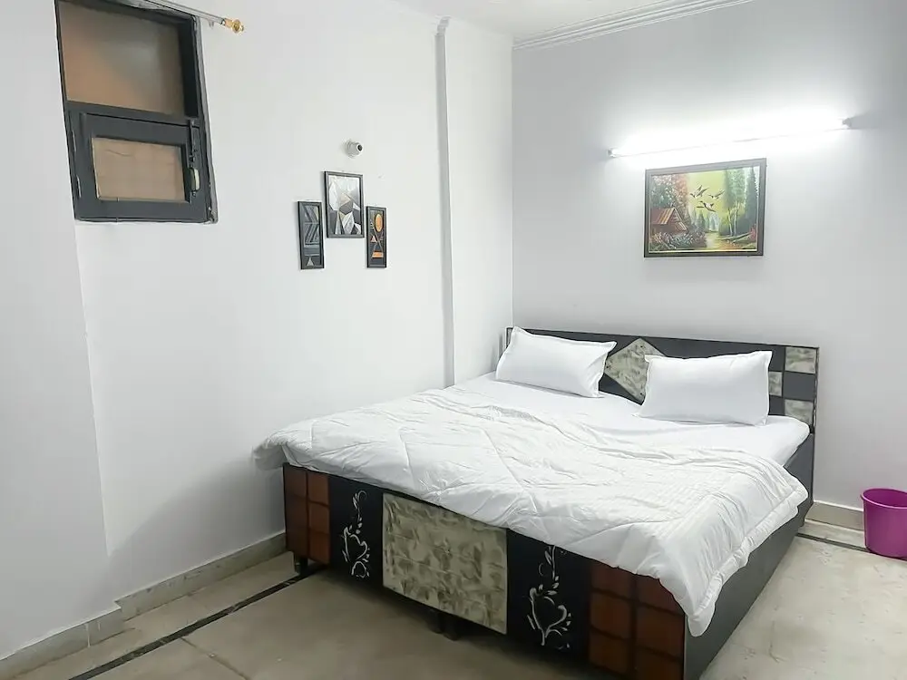 Нью-Дели: Roomshala 170 Hotel Aura