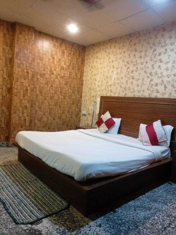 Нью-Дели: Roomshala 156 Hotel Mannat Inn