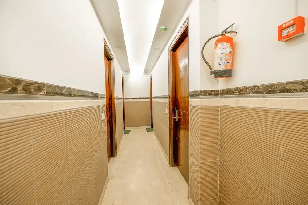 Нью-Дели: Fabhotel Silver Crown I