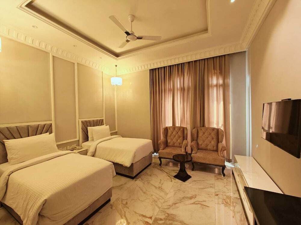 Сахаранпур: Sarovar Portico Saharanpur