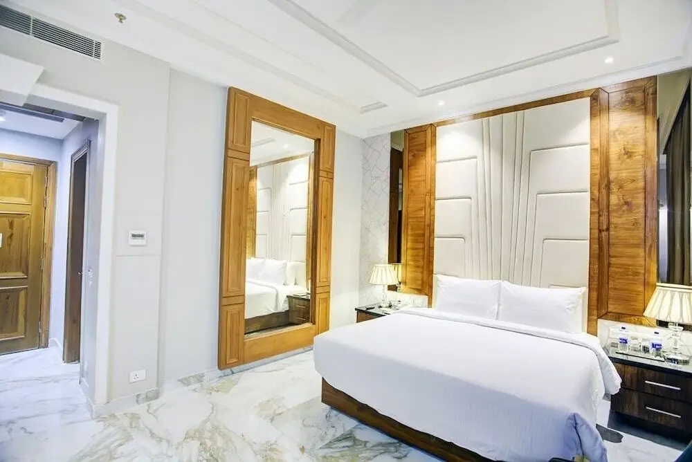 Сахаранпур: Sarovar Portico Saharanpur