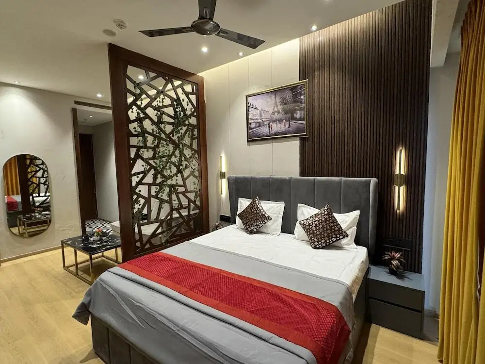 Газиабад: Luxury Deluxe Suite by Gt Studios