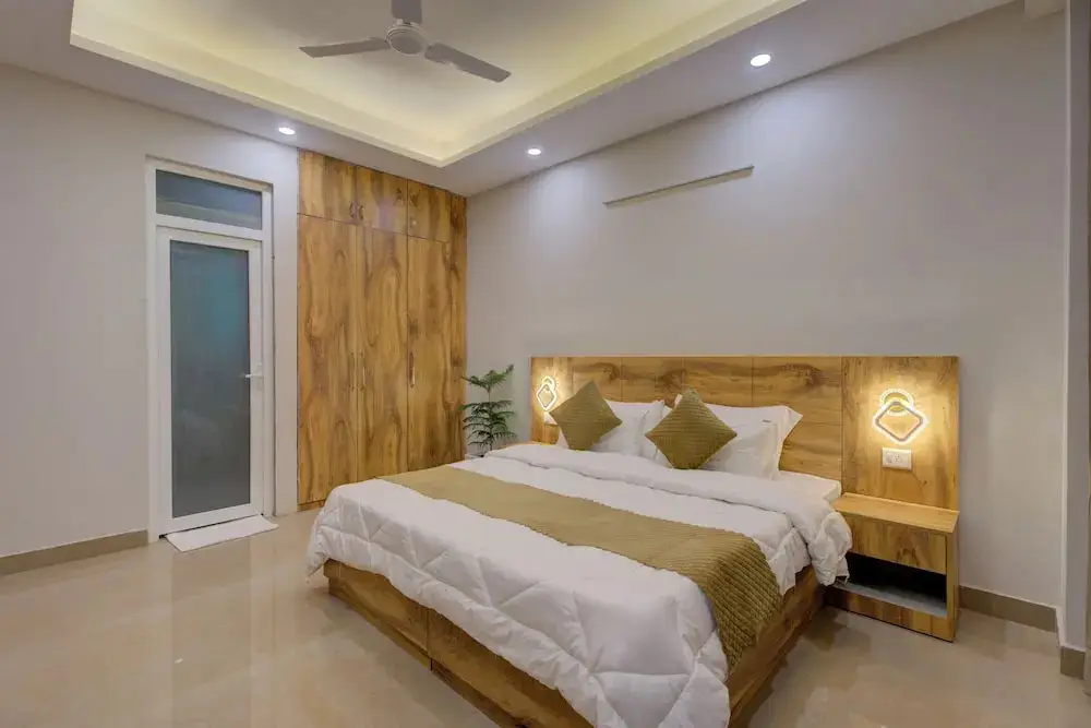 Гуруграм: The Lodgers Luxury1BHK Service Apartment