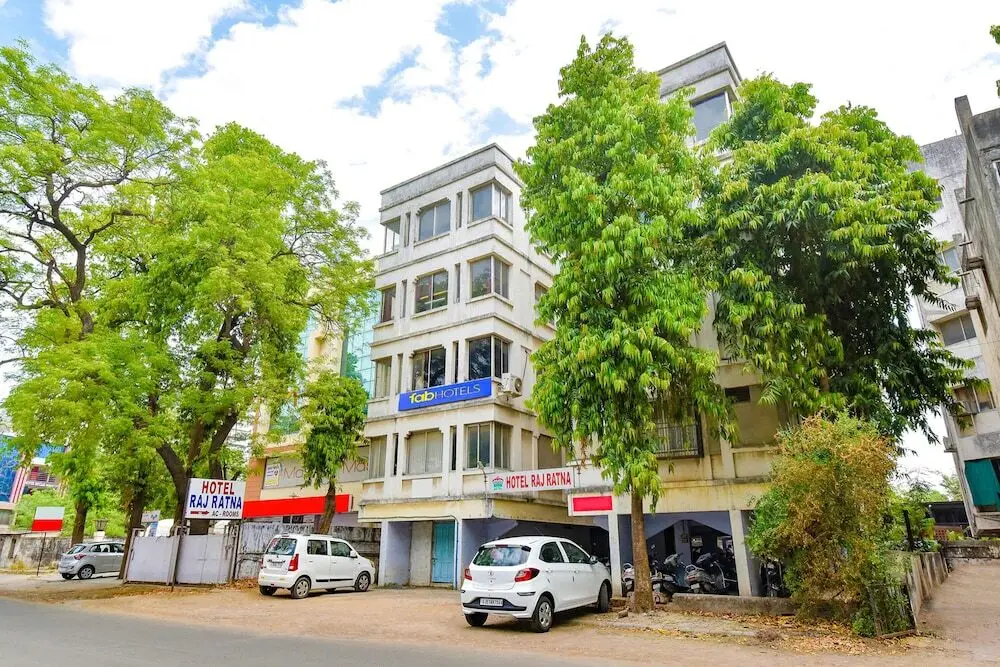 Fabhotel Raj Ratna — фото 1