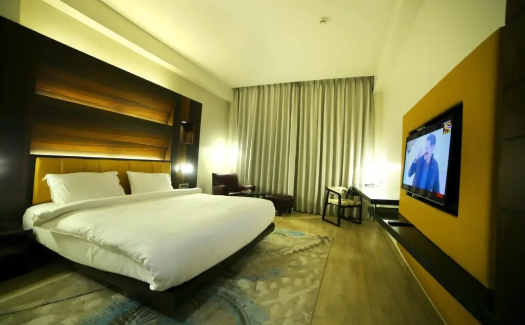 Лакхнау: Golden Blossom Imerial Resorts