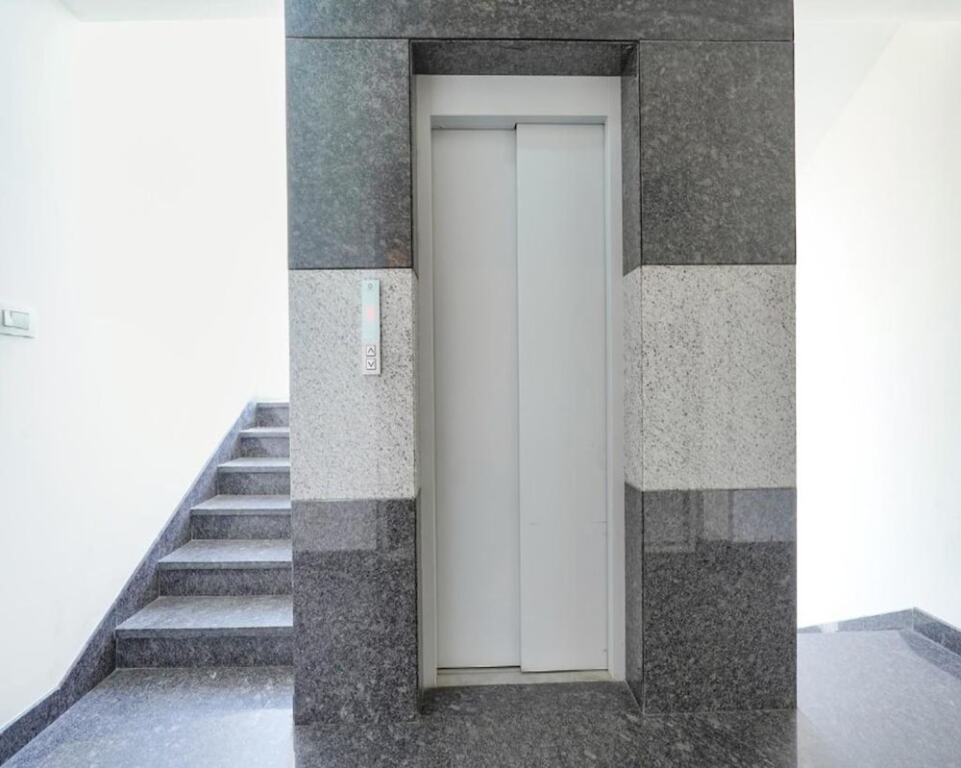 Бангалор: FabExpress Kings Suites HRBR Layout