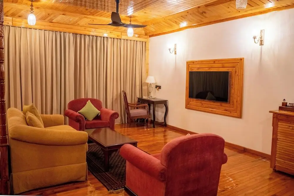 Солан: Chillaru Resort