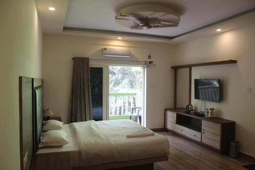 Верем: Goa Holiday Beach Resort