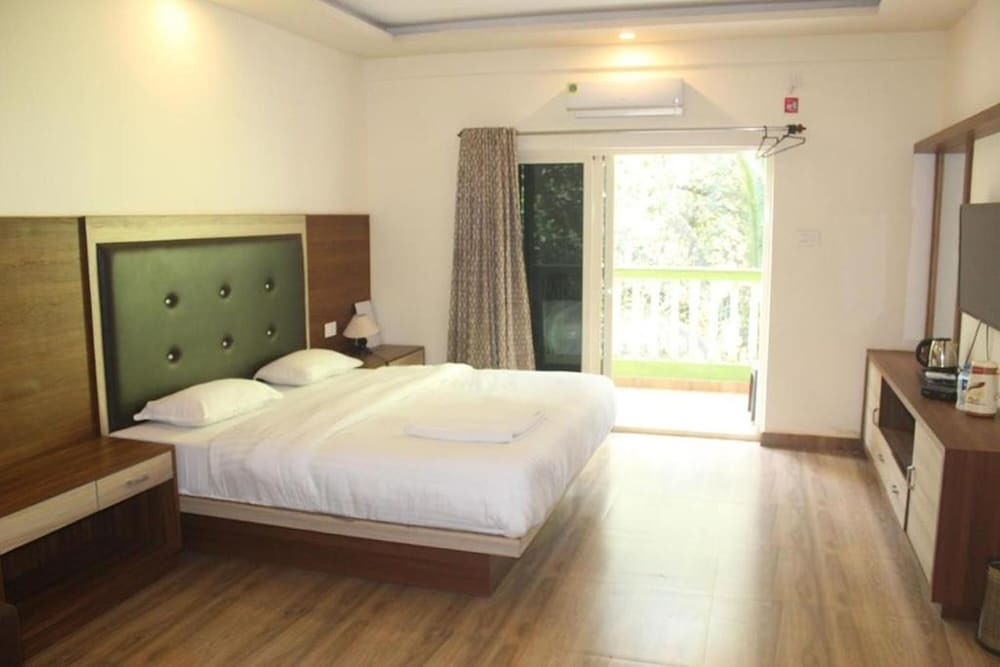 Верем: Goa Holiday Beach Resort
