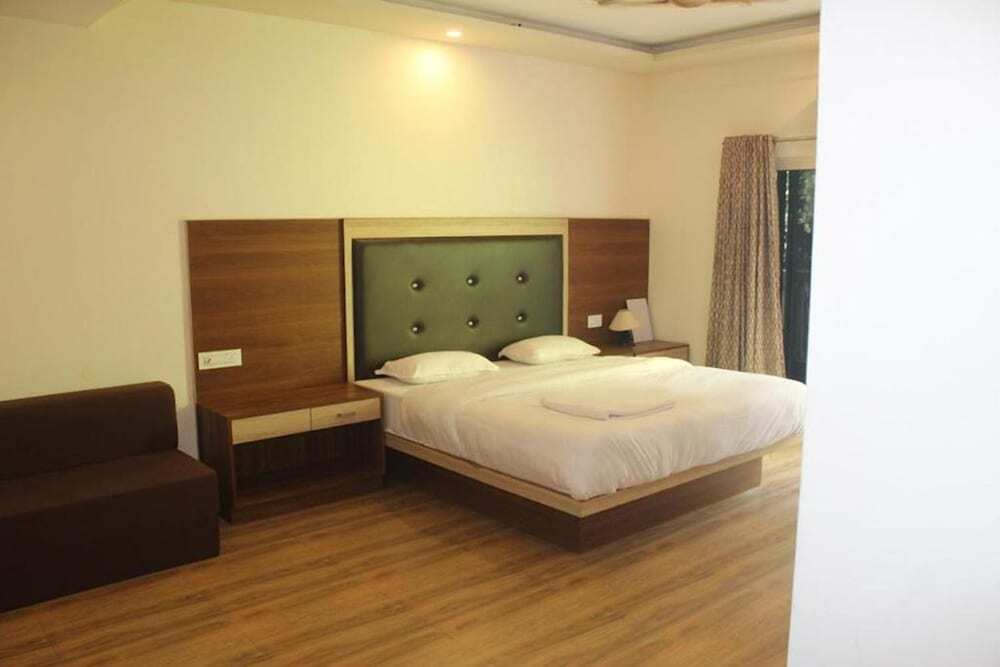 Верем: Goa Holiday Beach Resort